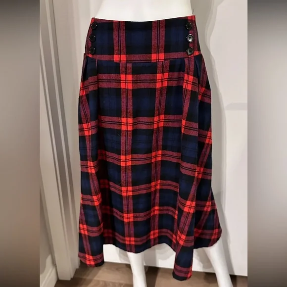 Red, blue and black plaid modern skirt. - Picture 2 of 9